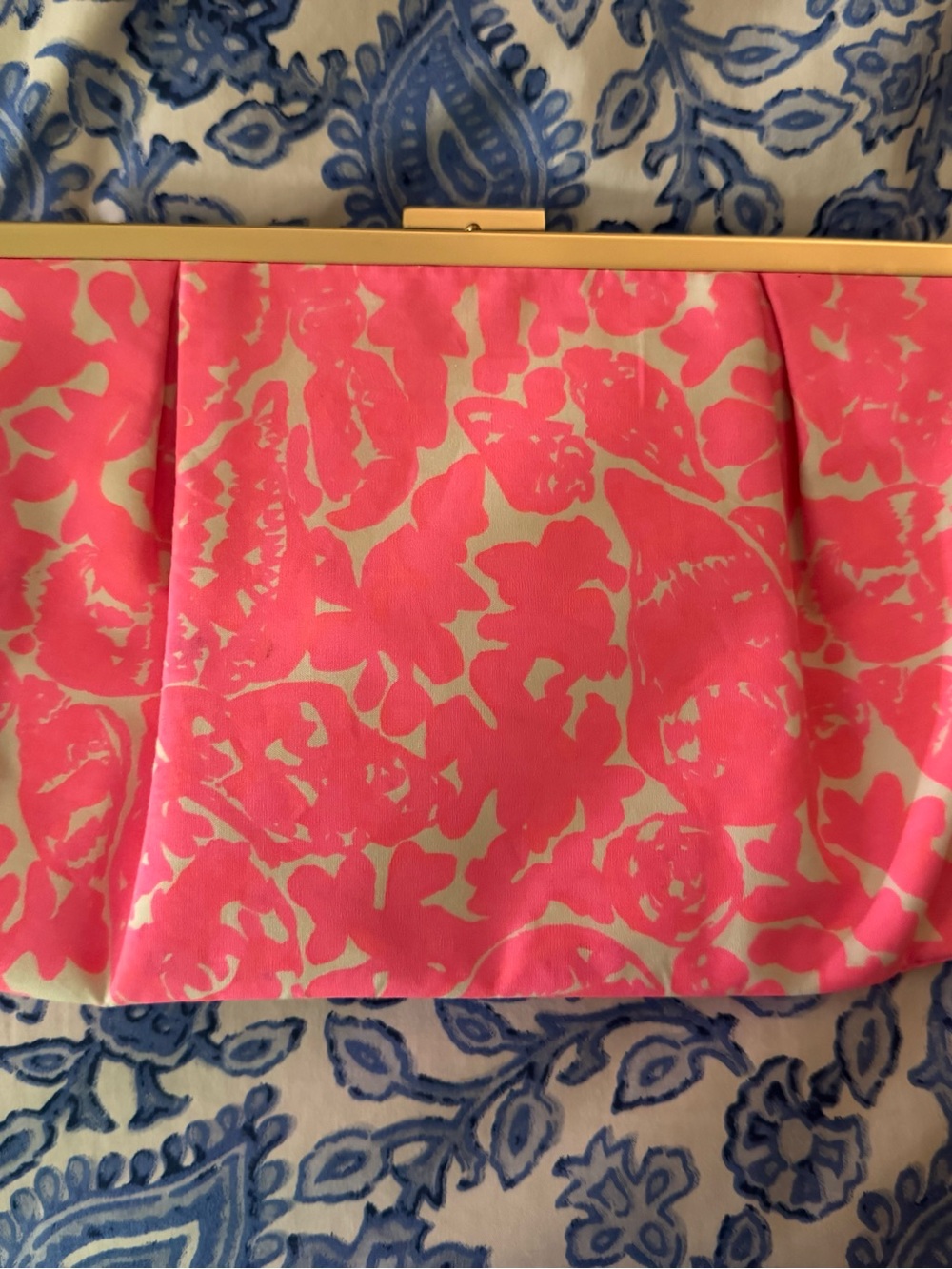 This Lilly Pulitzer Palmella printed clutch . New without tags